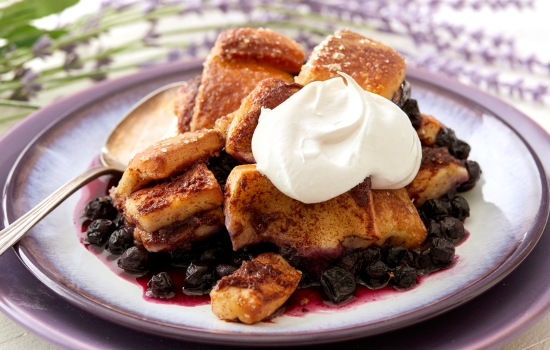 RecipesSpotlightDropdownImage-BlueberryLavenderCinnamonRollCobbler